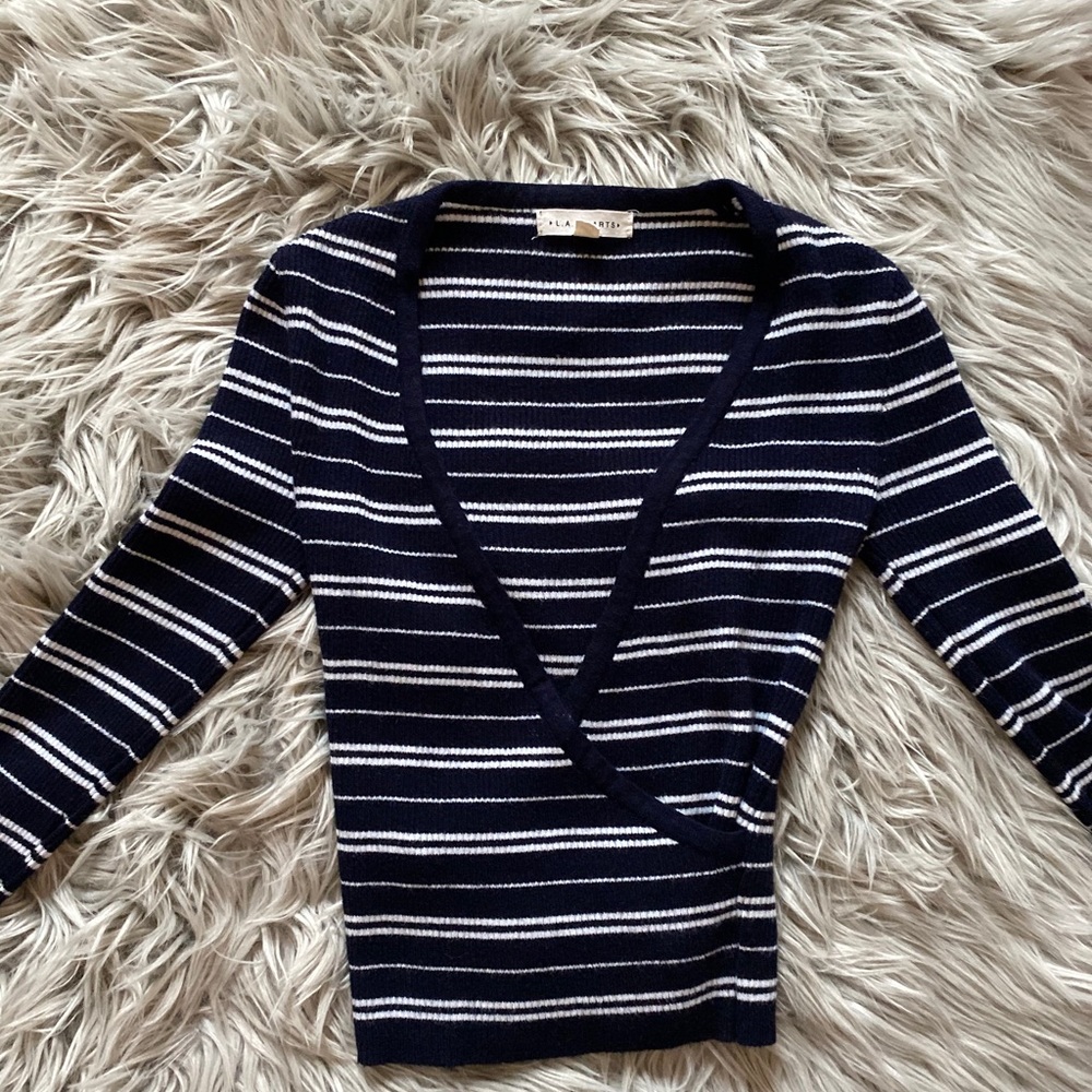 LA hearts sweater